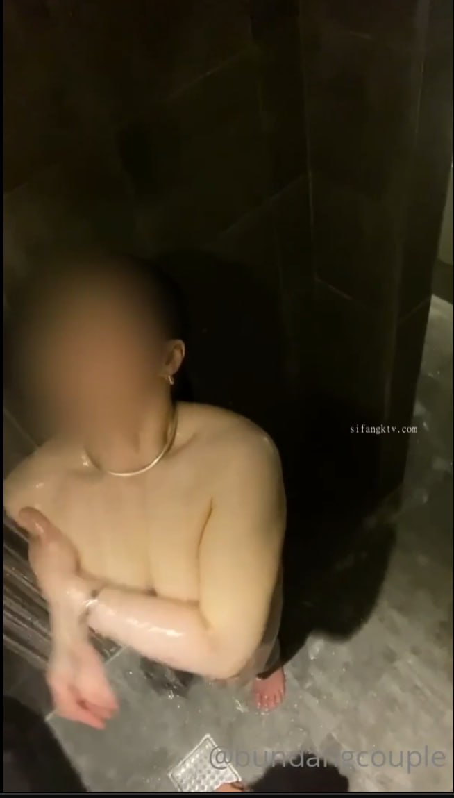 妖艳主播自慰大秀~很有成熟韵味~随着音乐翻玩粉嫩逼逼~